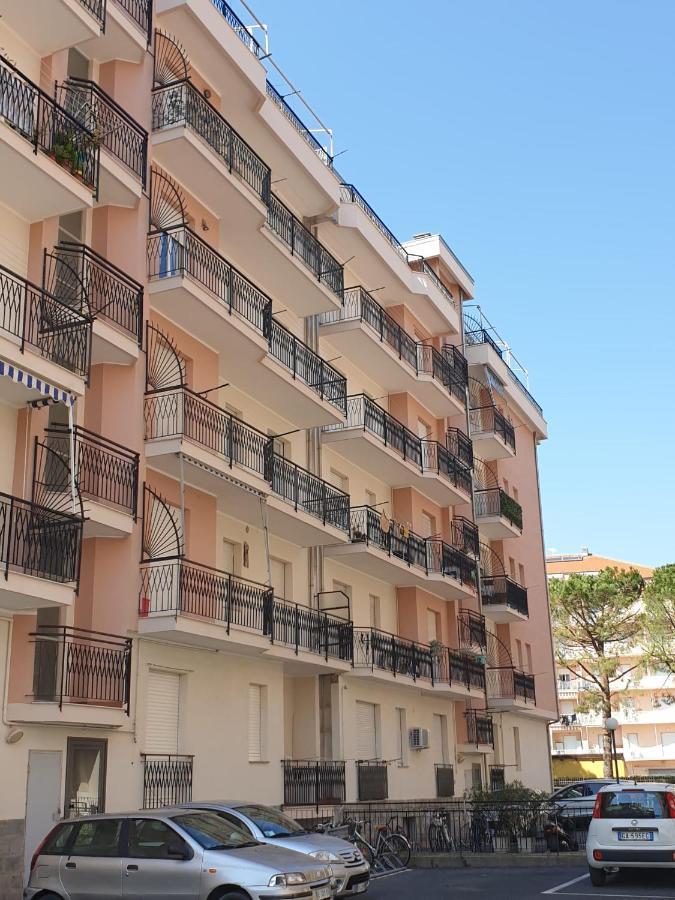 Albenga Sul Mare Famiglie Ed Amici Fino 10 Posti Exterior foto